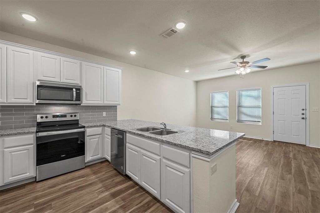 105 SE 4th St #1 - Photo 3 of 23