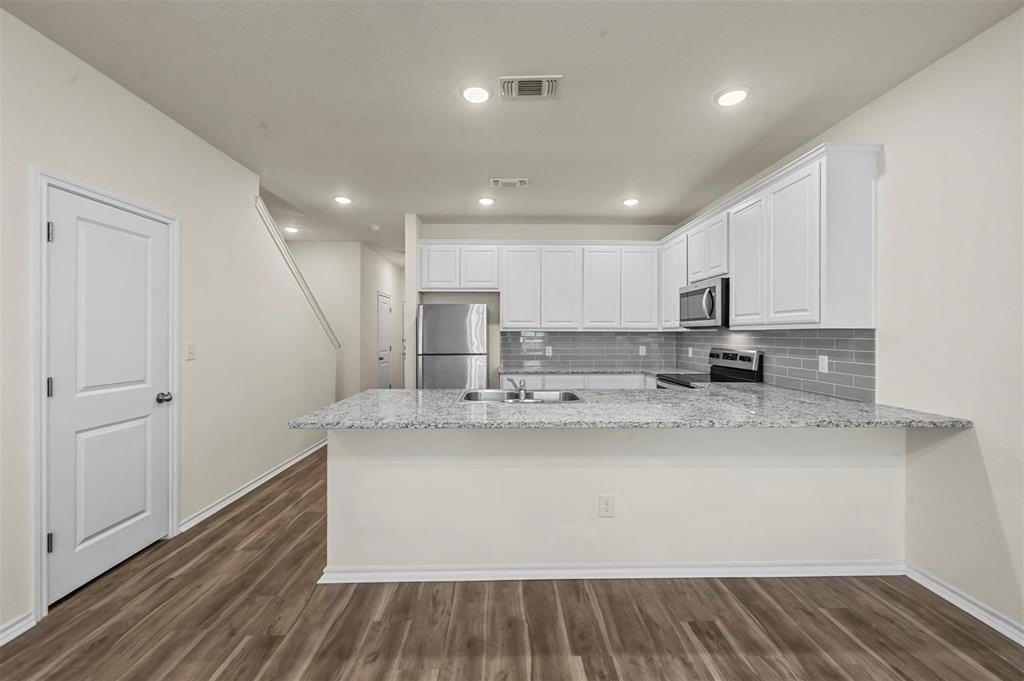 105 SE 4th St #1 - Photo 5 of 23