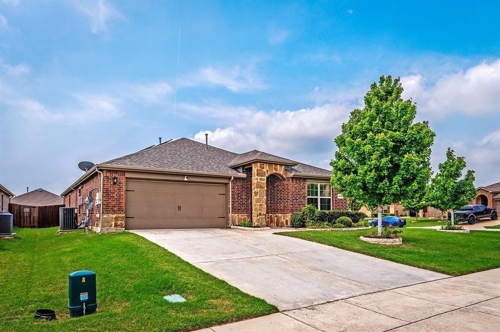 1911 Meadow Crest Dr - Photo 2 of 28