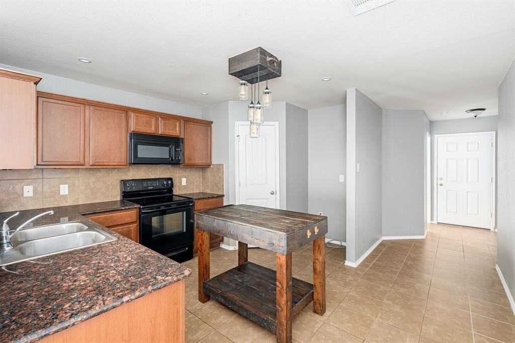 3213 Elam Dr - Photo 5 of 21