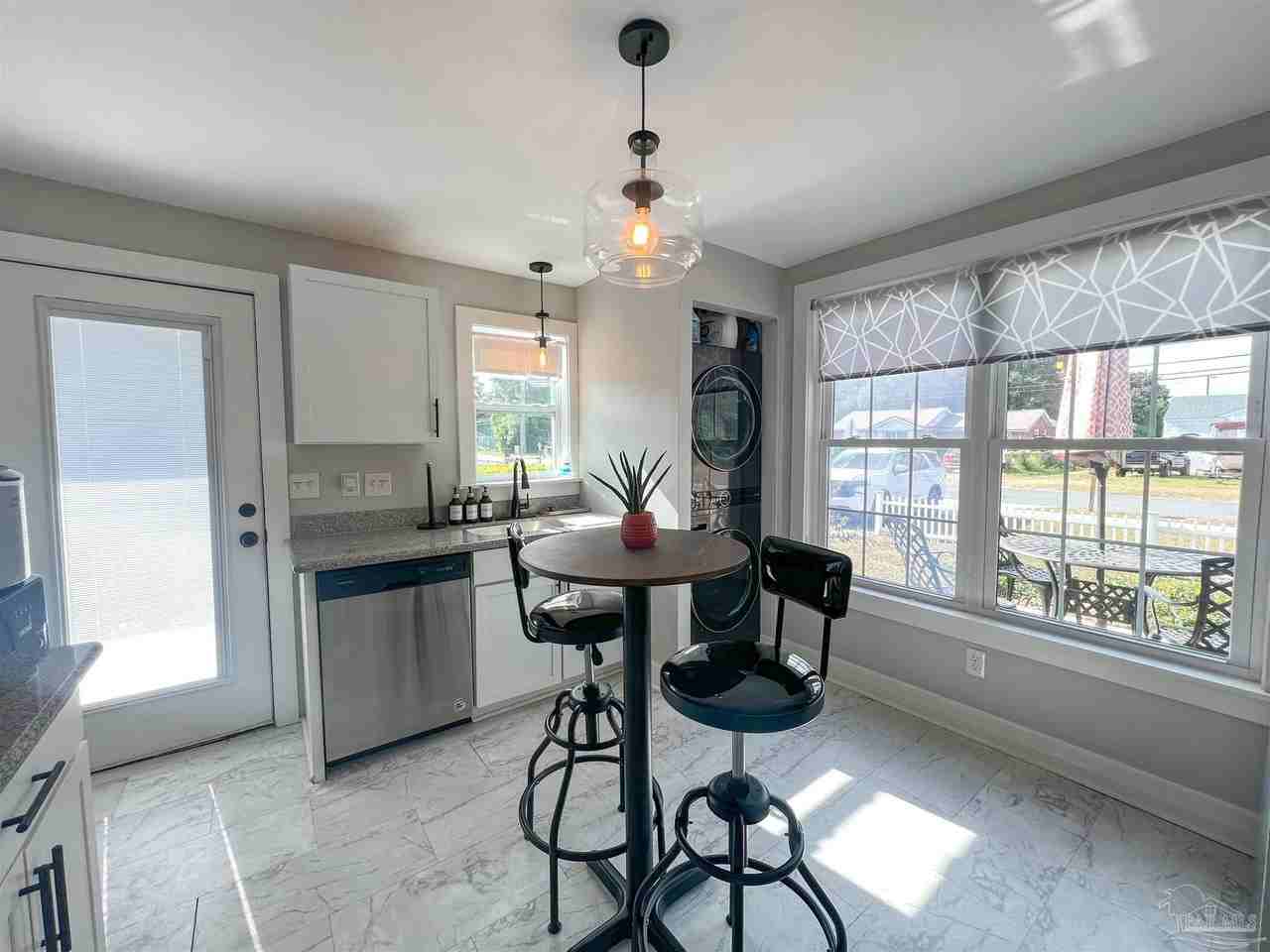 1315 Dexter Ave - Photo 5 of 23