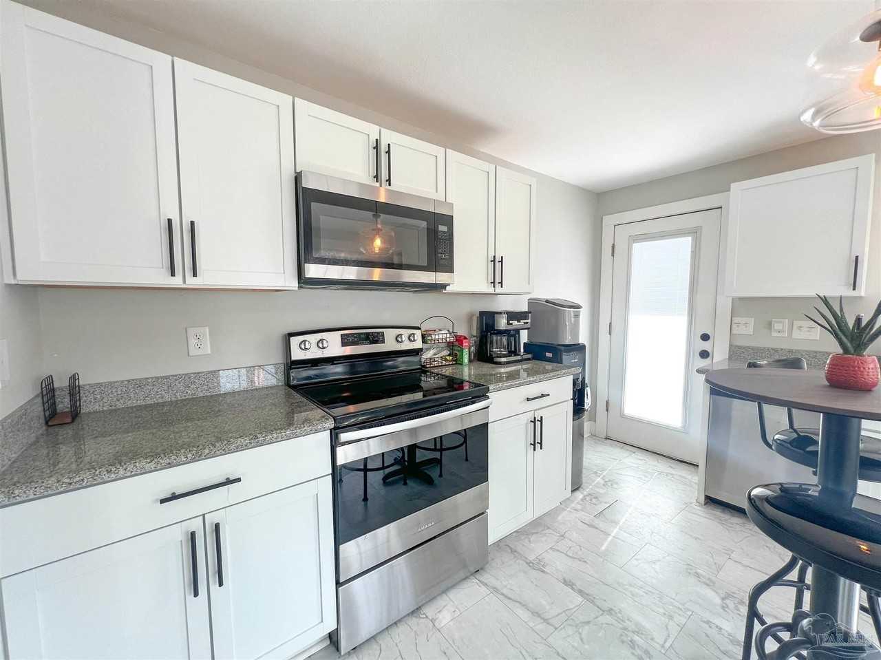 1315 Dexter Ave - Photo 7 of 23