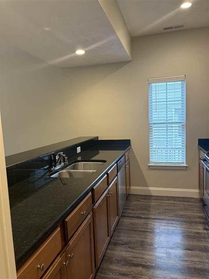 1517 Kenton St - Photo 4 of 8