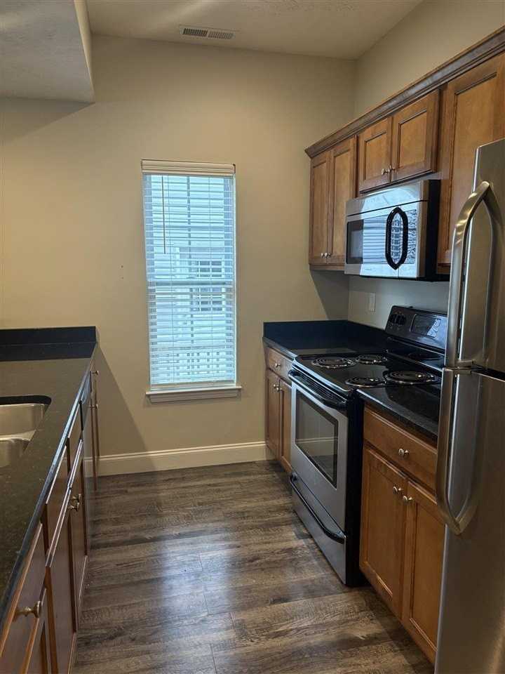 1517 Kenton St - Photo 5 of 8