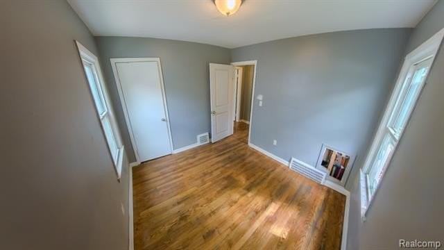 18411 Grandville Avenue - Photo 3 of 11