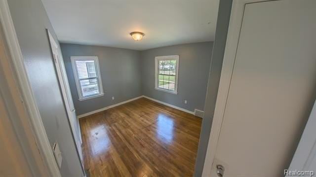 18411 Grandville Avenue - Photo 7 of 11