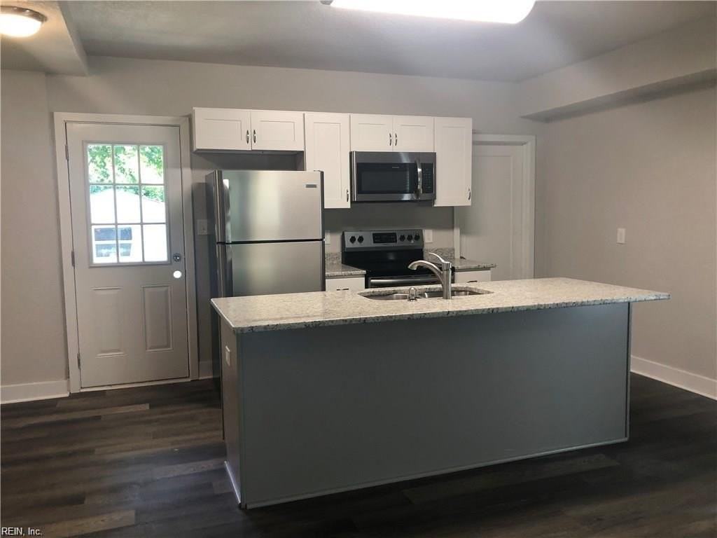 835 W 38th St - Photo 5 of 21