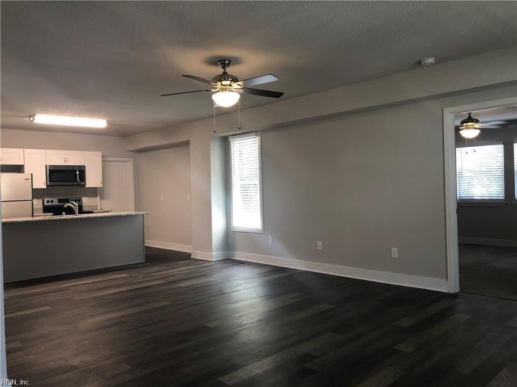 835 W 38th St - Photo 7 of 21