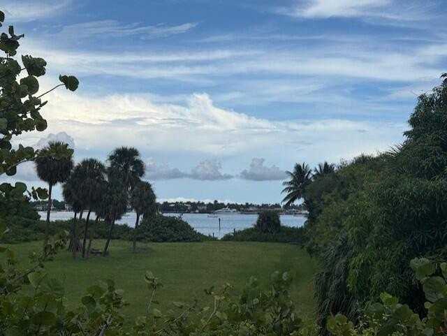 5820 North Flagler Drive - Photo 4 of 7