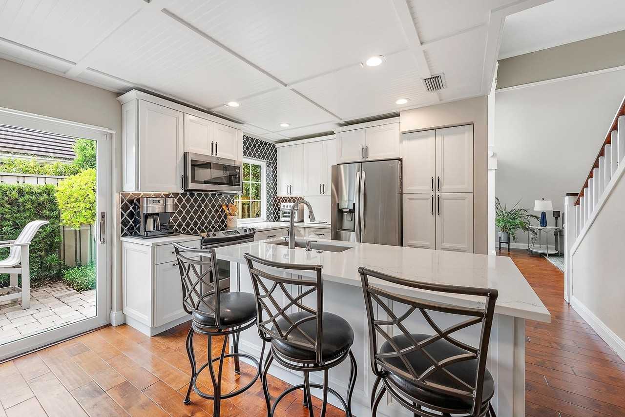 17 Commodore Pl - Photo 7 of 31