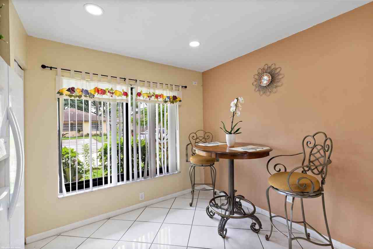 1315 Summit Run Cir - Photo 4 of 22