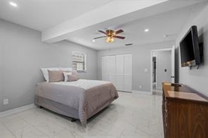 198 Northeast 2nd Place - Photo 3 of 8