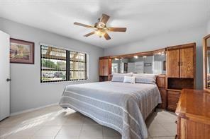 198 Northeast 2nd Place - Photo 5 of 8