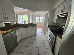 3189 Ne 184th St - Photo 5 of 8