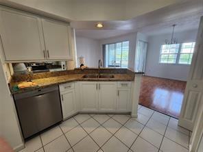 3189 Ne 184th St - Photo 7 of 8