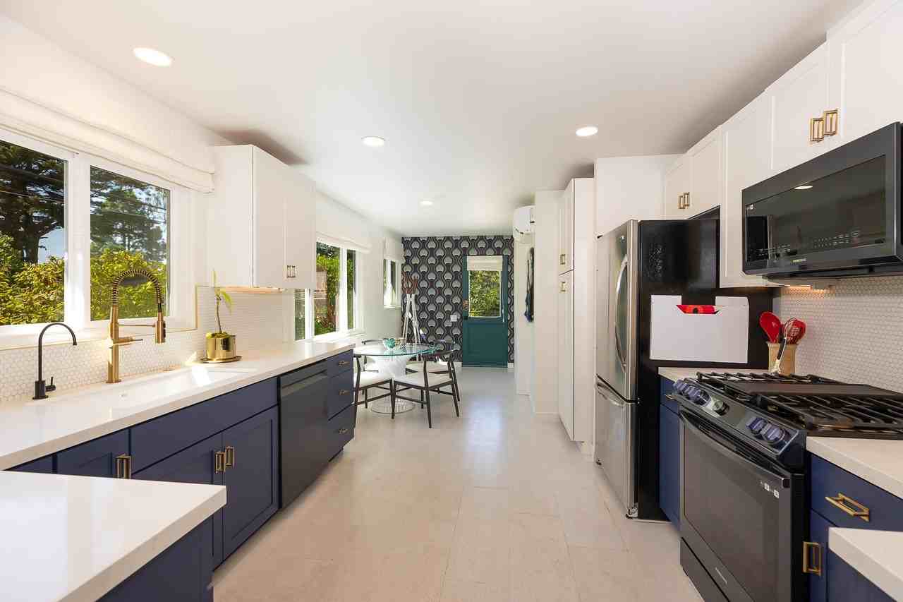 2166 E Valley Rd - Photo 2 of 30