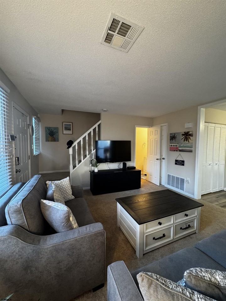 21 Barkentine Ct - Photo 3 of 11