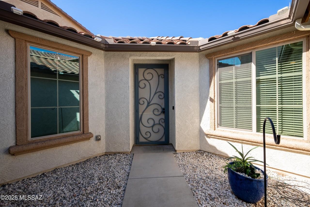 5758 South Clonmellon Avenue - Photo 2 of 44