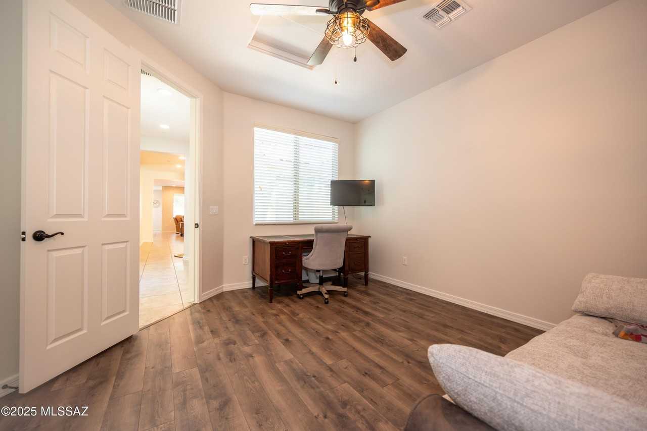 5758 South Clonmellon Avenue - Photo 6 of 44