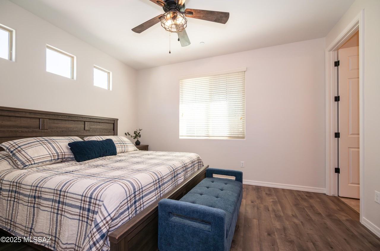 5758 South Clonmellon Avenue - Photo 7 of 44