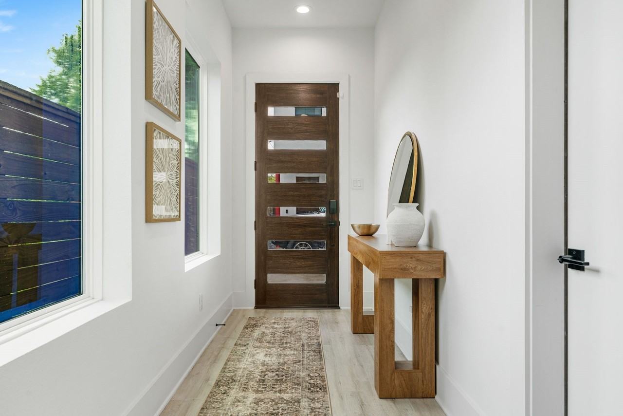 3410 Baer St - Photo 3 of 32