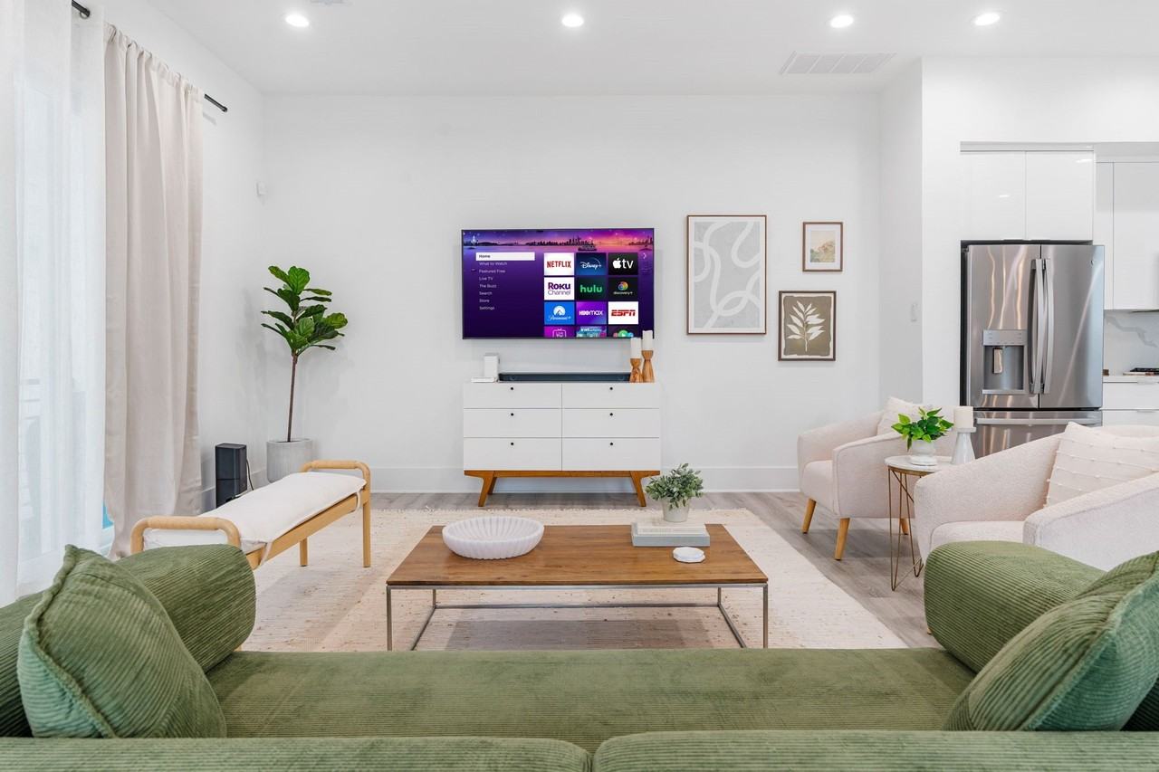 3410 Baer St - Photo 5 of 32