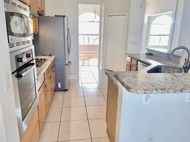 10052 Oakside Court - Photo 5 of 15