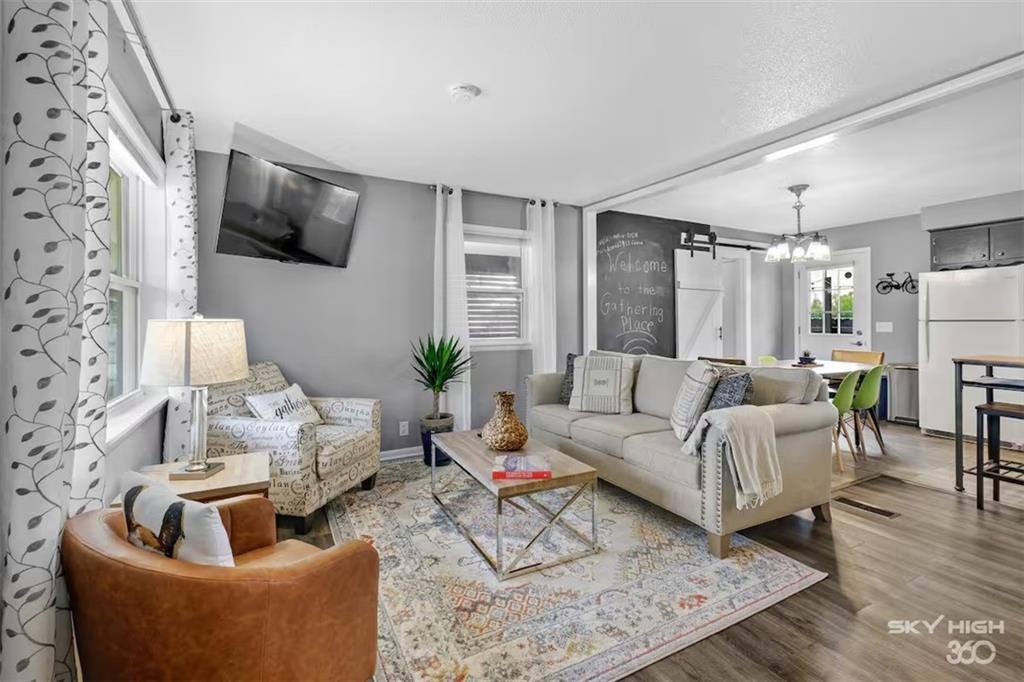 110 Se 13th St - Photo 2 of 18