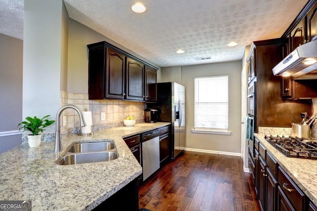 3925 Kesler Ct - Photo 3 of 22