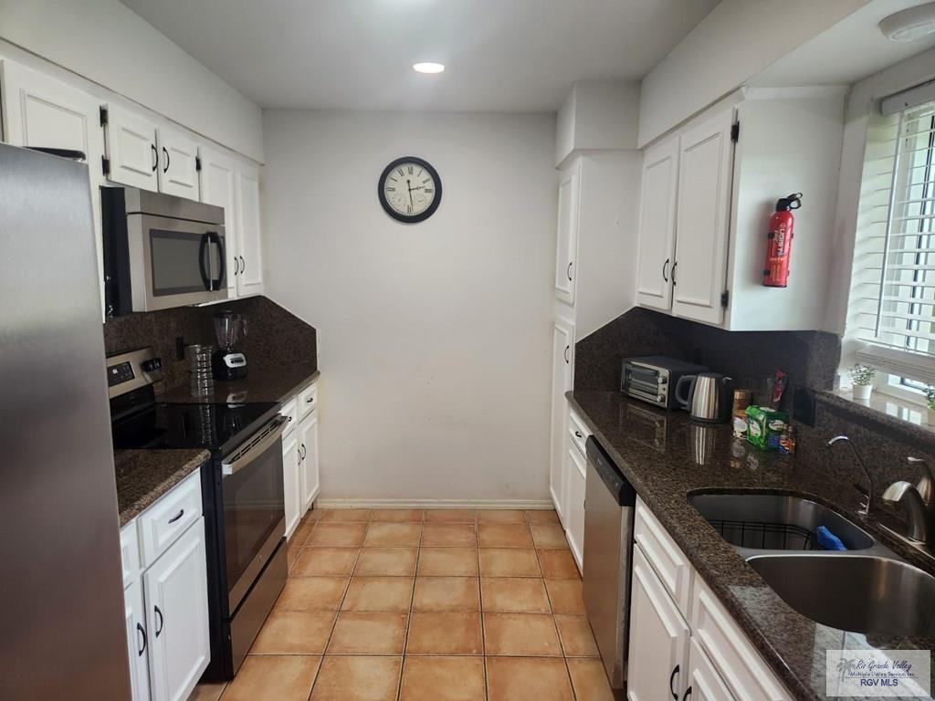 2 Alvarado Ave - Photo 3 of 21