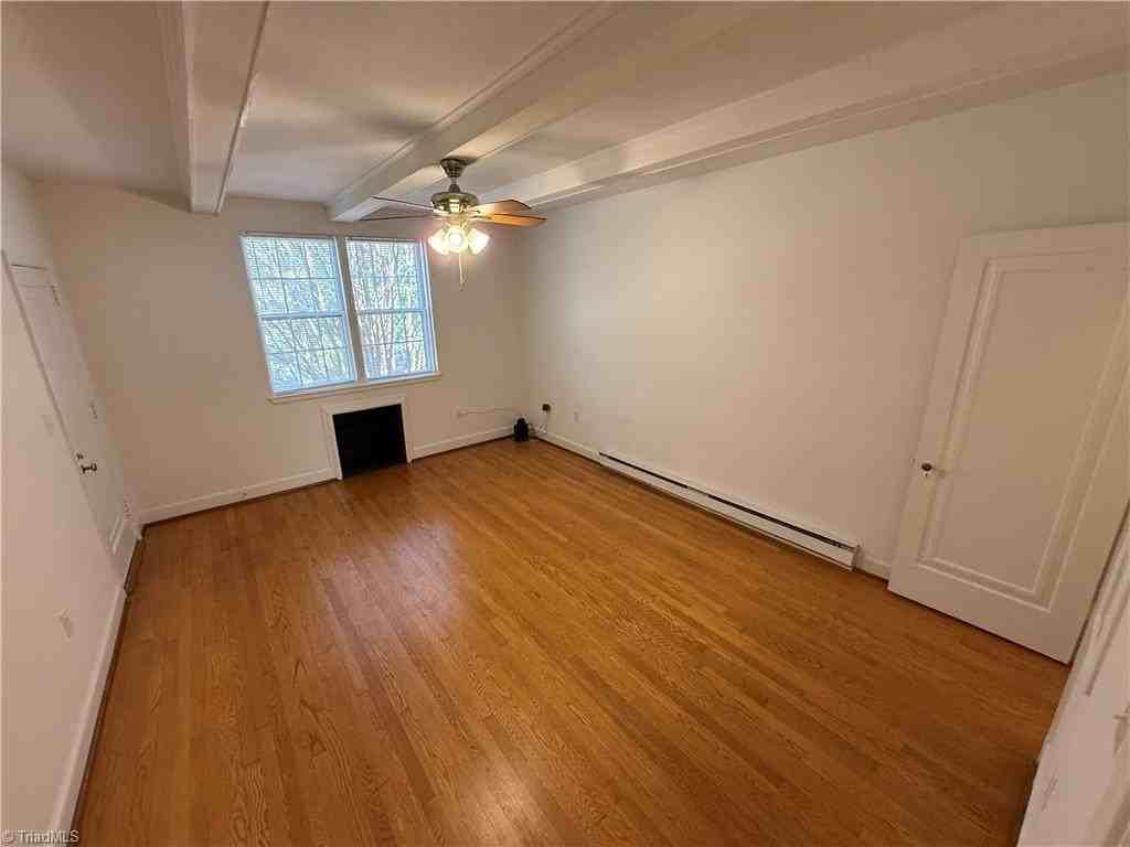 1310 Glade St #30 - Photo 3 of 9