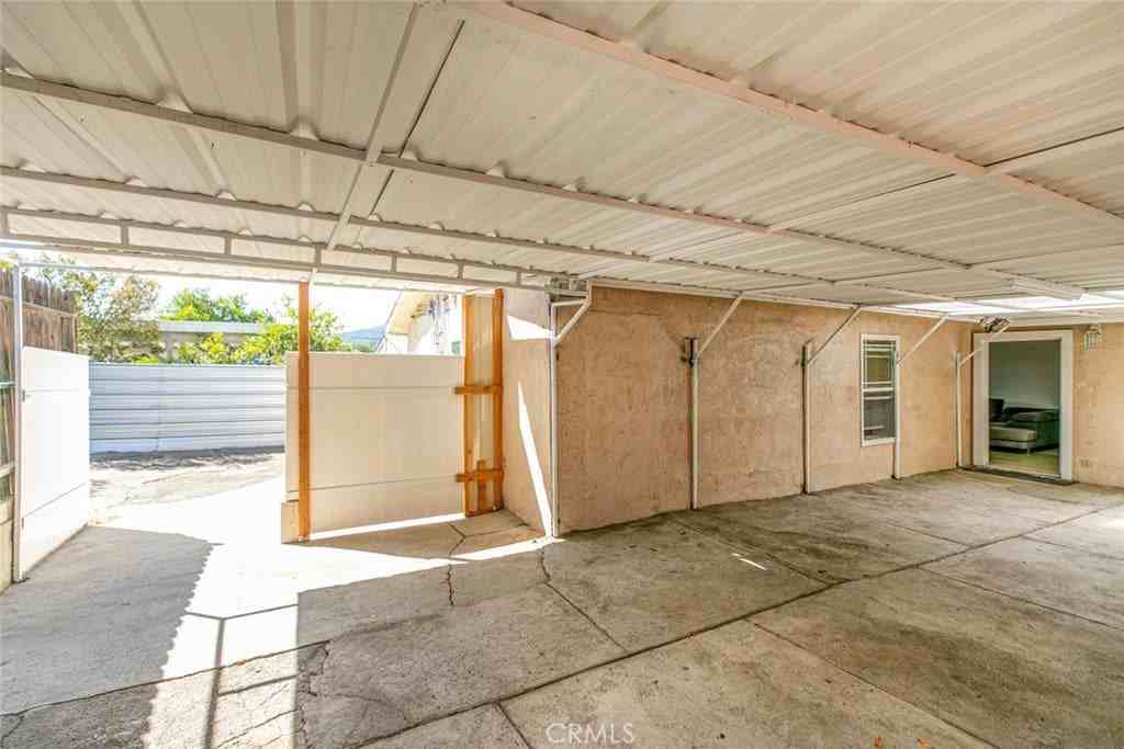 4805 Lowell Ave - Photo 3 of 39