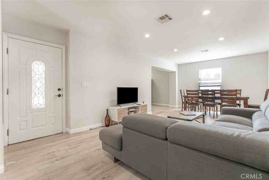 4805 Lowell Ave - Photo 4 of 39