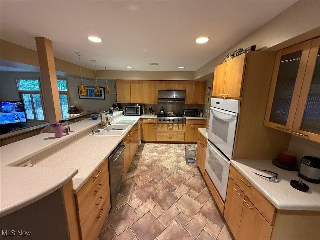 8298 Valley Drive - Photo 3 of 30