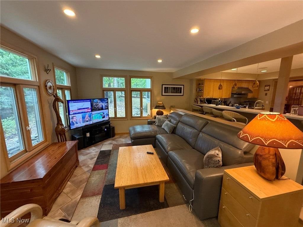 8298 Valley Drive - Photo 4 of 30