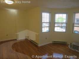 featured image of 3 Holland St #3