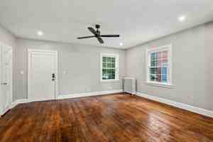 featured image of 2711 E Kenwood Blvd