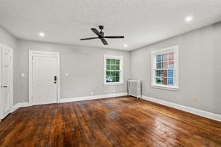 2711 E Kenwood Blvd - Photo 1 of 1