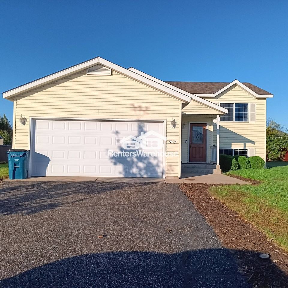 907 3rd Avenue Northeast - Photo 2 of 37