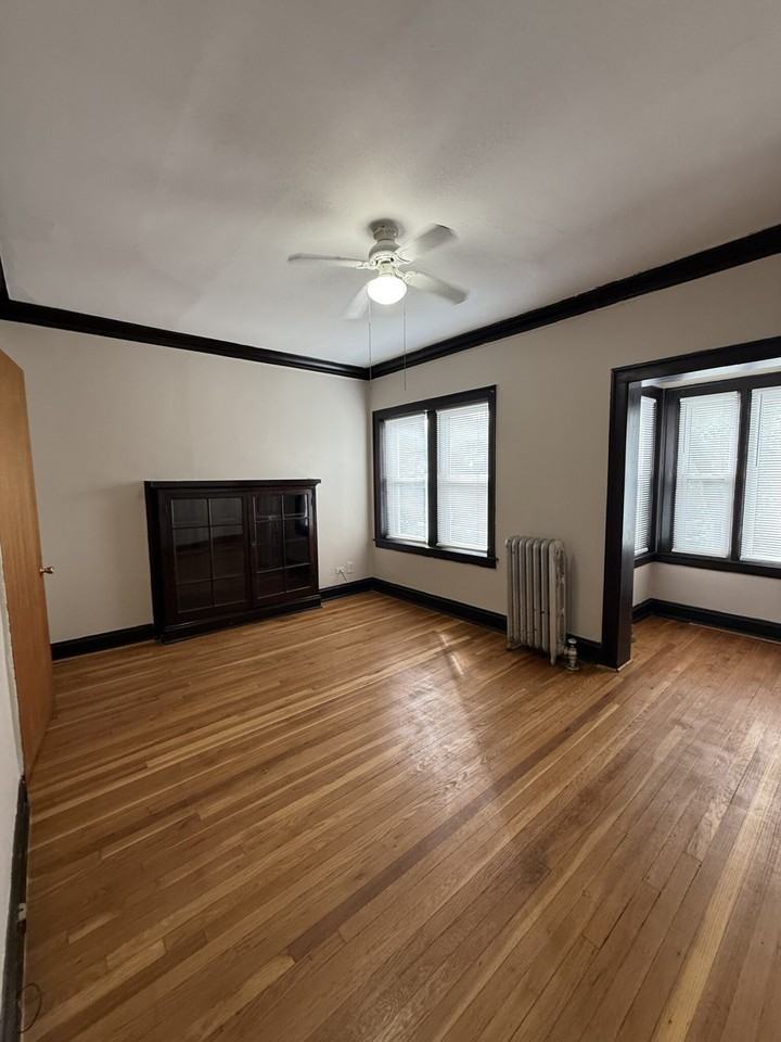 7735 N Sheridan Rd #2 - Photo 4 of 15