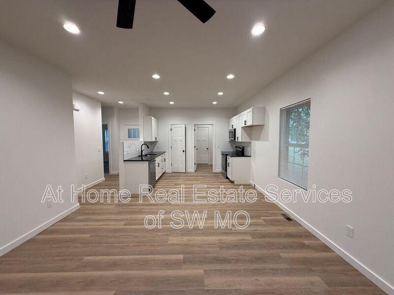 2731 W Latoka St - Photo 3 of 15