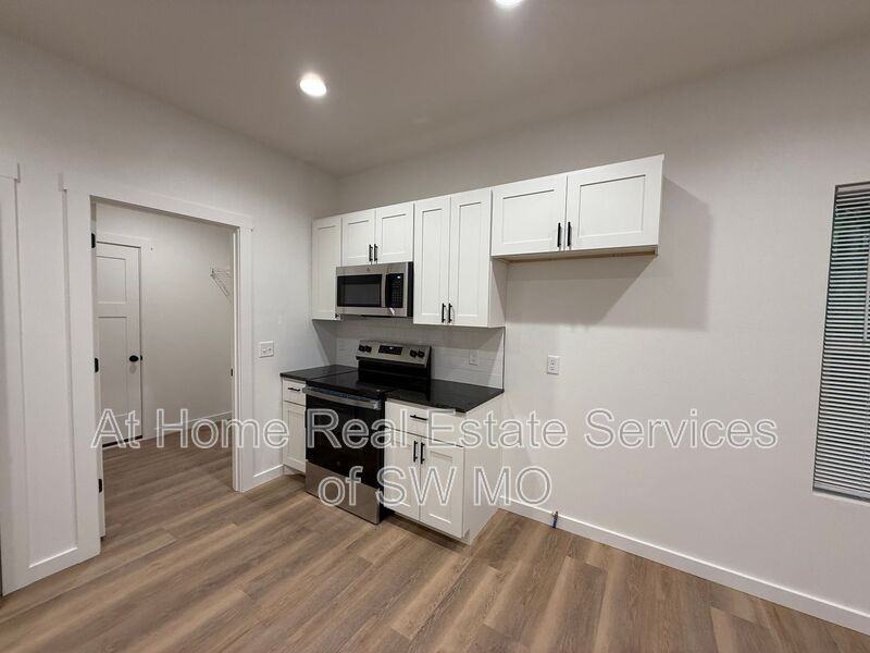 2731 W Latoka St - Photo 5 of 15