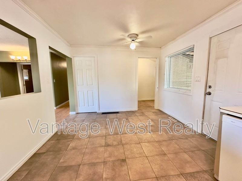 1328 Pridham Ave - Photo 3 of 19