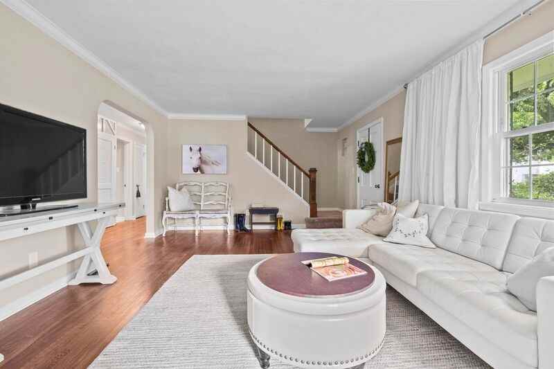 1023 Manchester Ave - Photo 3 of 24
