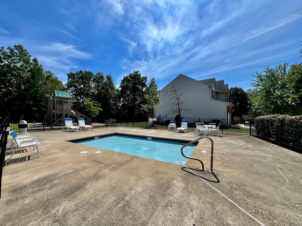 6608 Rosemont Ln - Photo 4 of 50