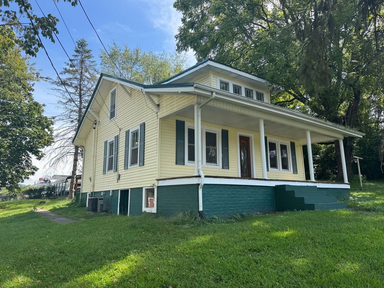 102 Village Dr - Photo 2 of 11