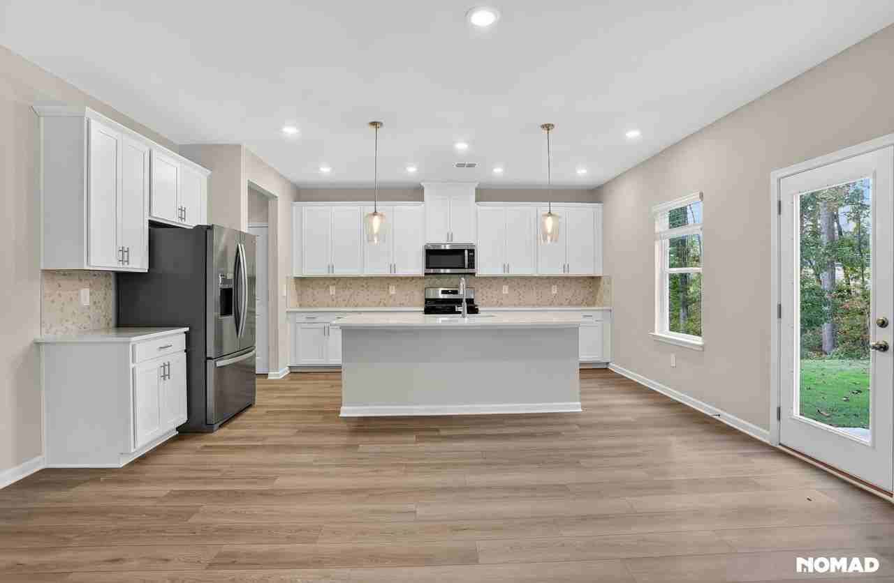 39 Hemlock Ct - Photo 2 of 34