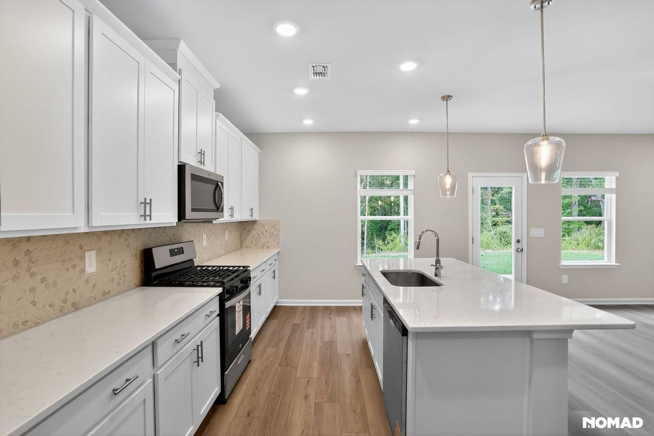 39 Hemlock Ct - Photo 3 of 34