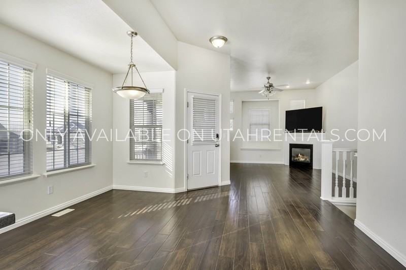 4306 N Chestnut Oak Dr - Photo 4 of 25