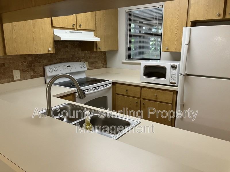 6901 Southwest 44th Avenue - Photo 3 of 28